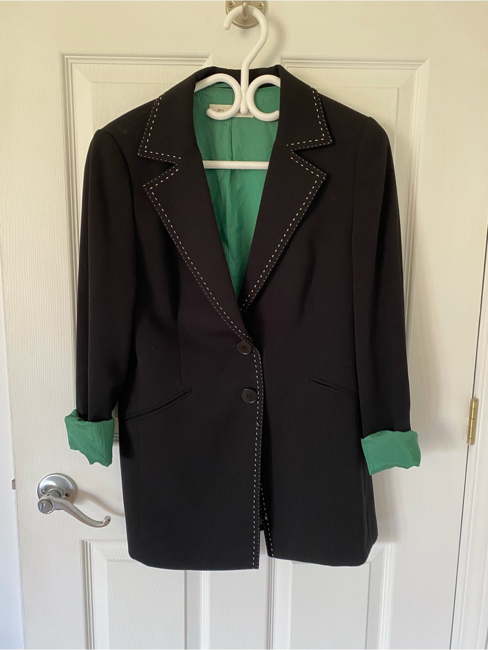 Vintage Black Women's Tailored Blazer with Green Lining and Cuff Detail